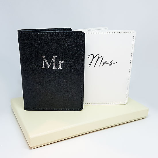 Amore Set of 2 Passport Holders Black & White - 'Mr & Mrs'